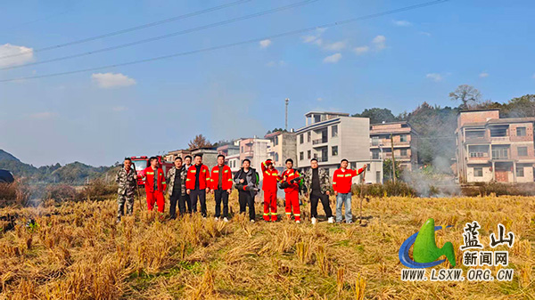 祠堂圩镇:以练备战强能力 森林防灭火筑防线.jpg 祠堂圩镇:以练备战强能力 森林防灭火筑防线.jpg