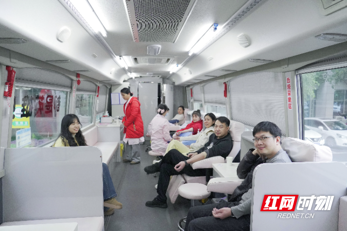 活动现场.JPG 活动现场.JPG