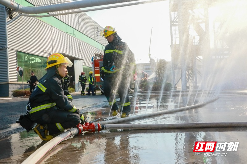 湖南永州:开展厂房和仓储场所灭火救援跨区域实战演练10.jpg