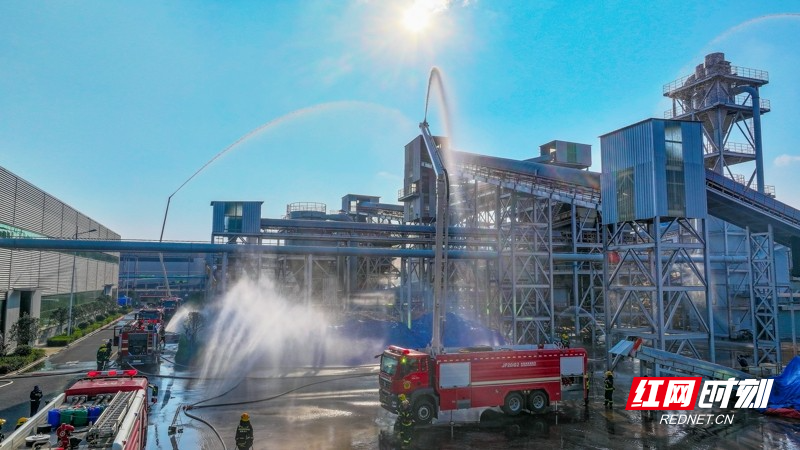 湖南永州:开展厂房和仓储场所灭火救援跨区域实战演练02.jpg