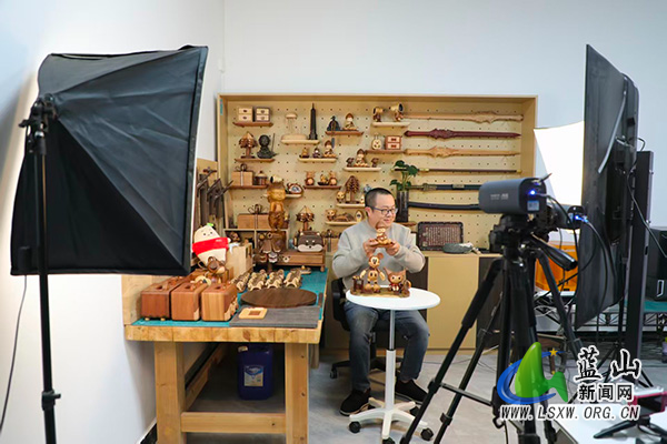 蓝山:“归雁”反哺家乡 带动群众家门口就业增收1.jpg 蓝山:“归雁”反哺家乡 带动群众家门口就业增收1.jpg