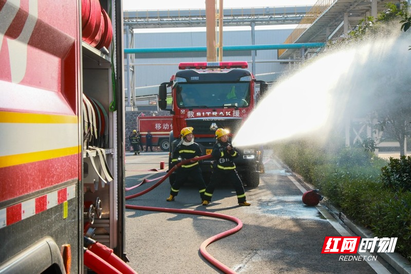 湖南永州:开展厂房和仓储场所灭火救援跨区域实战演练09.jpg