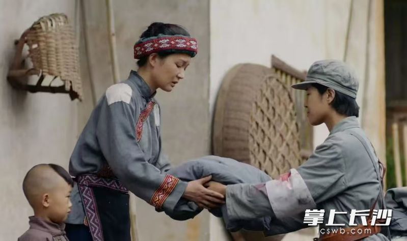 电影《半条被子》剧照。 电影《半条被子》剧照。