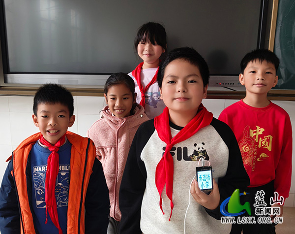 赤蓝桥小学:科技赋能成长 编程点亮课堂.jpg 赤蓝桥小学:科技赋能成长 编程点亮课堂.jpg