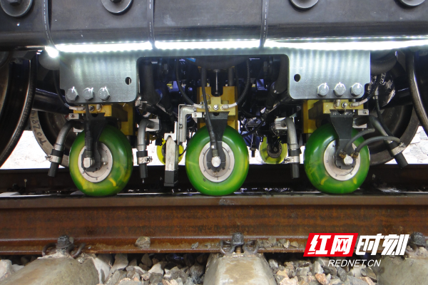 钢轨探伤检测系统.JPG 钢轨探伤检测系统.JPG