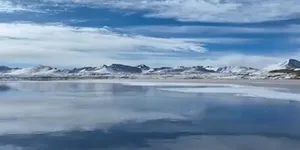 西藏丁青布托湖：冬日冰湖  美如仙境