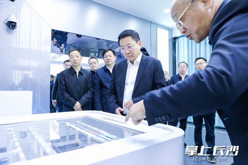 陈博彰调研鸿蒙生态(长沙)创新中心。均为长沙晚报全媒体记者 董阳 摄 陈博彰调研鸿蒙生态(长沙)创新中心。均为长沙晚报全媒体记者 董阳 摄
