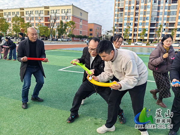 辅仁实验学校开展“欢庆元旦 乐享生活”教师团建活动.jpg