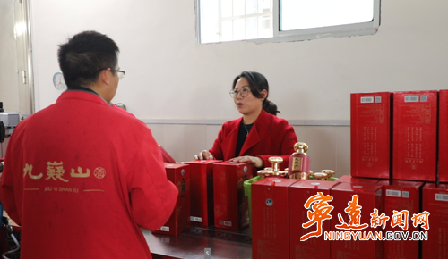 【委员风采】 夏蓝蓉：侨心向乡 实干兴邦 公益惠民显担当2_副本500.png