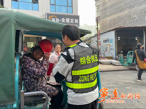 宁远县鲤溪镇：拧紧“安全阀” 护航平安路_副本500.jpg