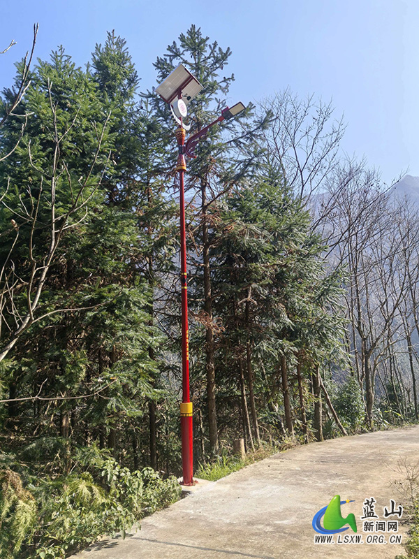 蓝山县驻汇源瑶族乡荆竹坪村工作队:以民生为本 点亮民心暖山村.jpg 蓝山县驻汇源瑶族乡荆竹坪村工作队:以民生为本 点亮民心暖山村.jpg