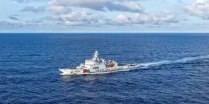 黄岩舰与黄岩岛的冬日邂逅