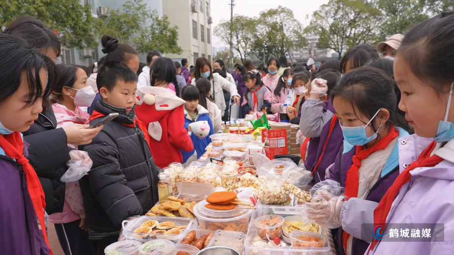 鹤翔学校“仁心雅行·美食传情”庆元旦文化节暖心启幕.mp4_20251229_162755.440.jpg 鹤翔学校“仁心雅行·美食传情”庆元旦文化节暖心启幕.mp4_20251229_162755.440.jpg