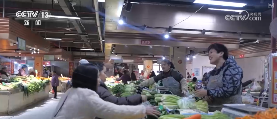 “顶流”“新宠”带热节日消费 新品争相上市购销两旺推高跨年经济热力