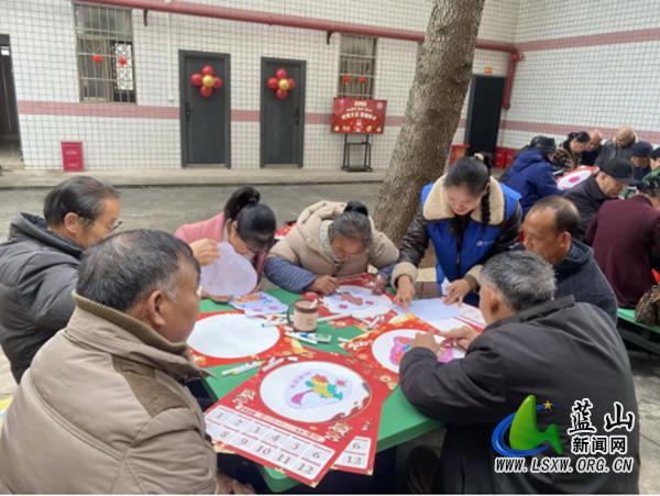 辅仁社区老年人日间照料服务中心：马年挂历传祝福 趣味游戏助健康.jpg