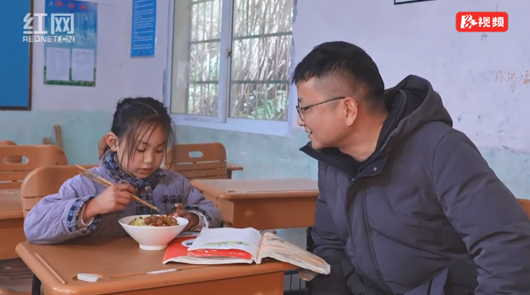 视频 | “外卖校长”杨浩：26公里山路  送一份热腾腾的坚守