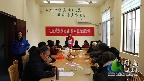 县民政局：笔墨飘香迎元旦 拓福纳祥暖社区1.jpg