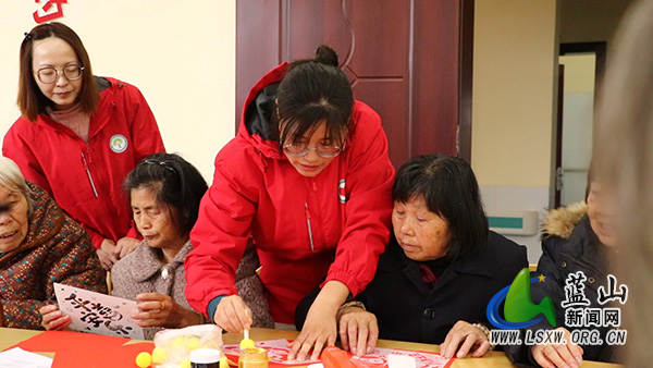 县民政局：笔墨飘香迎元旦 拓福纳祥暖社区2.jpg