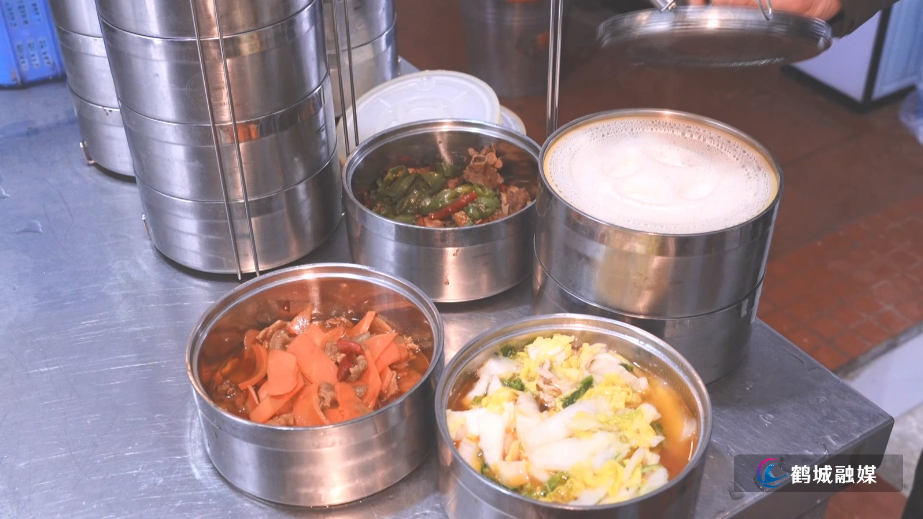 “外卖校长”杨浩:26公里山路 送一份热腾腾的坚守.mp4_20251231_171650.184.jpg “外卖校长”杨浩:26公里山路 送一份热腾腾的坚守.mp4_20251231_171650.184.jpg