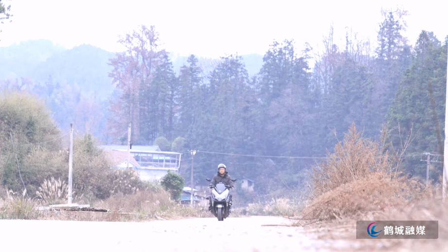 “外卖校长”杨浩:26公里山路 送一份热腾腾的坚守.mp4_20251231_171744.360.jpg “外卖校长”杨浩:26公里山路 送一份热腾腾的坚守.mp4_20251231_171744.360.jpg