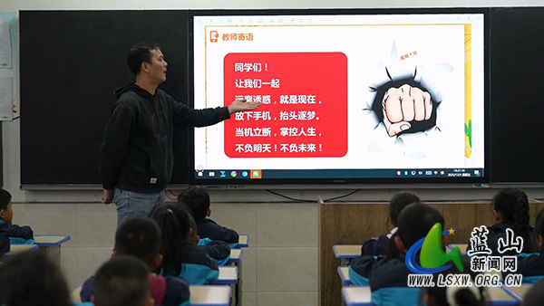 我县强化校园手机管理 护航学生健康成长.jpg