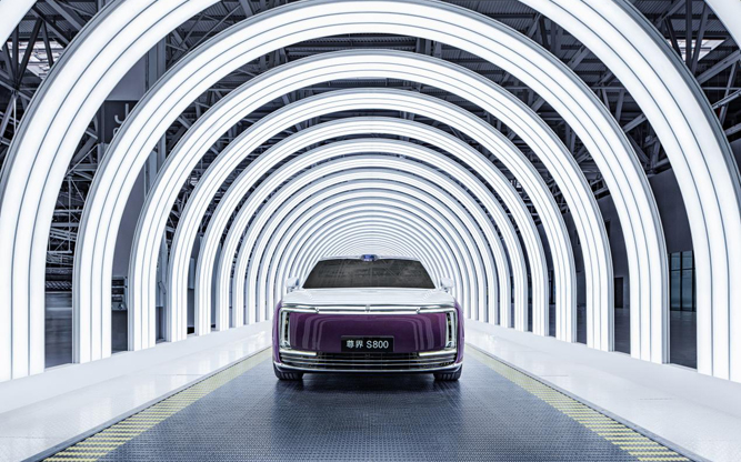 尊界S800“一车带全链”：鸿蒙生态持续赋能中国汽车产业向高端突破