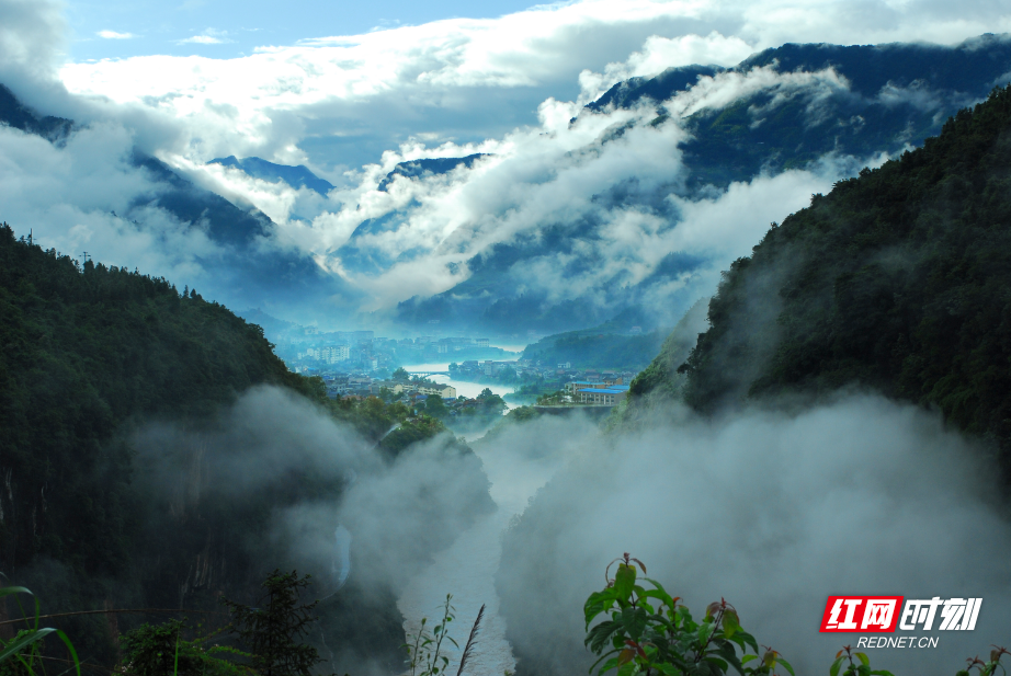 石门壶瓶山：神秘山镇(摄影 唐平波）.JPG