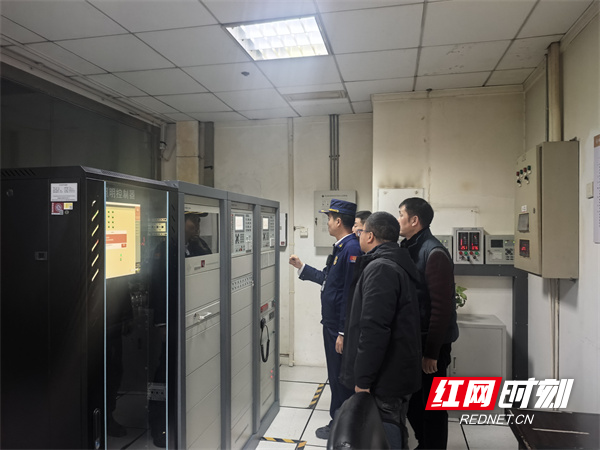 岳麓大队开展消防安全集中夜查-.jpg 岳麓大队开展消防安全集中夜查-.jpg