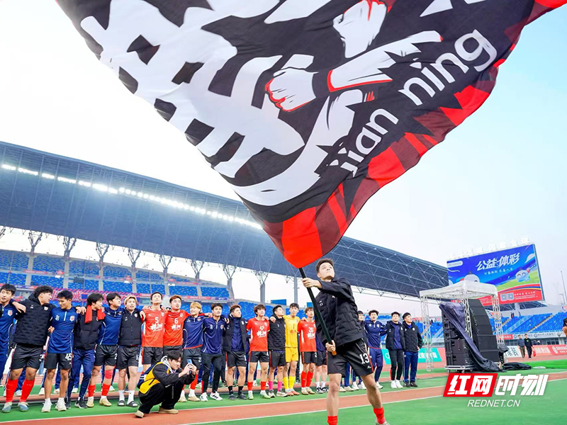 故事丨兰文瑾：车间员工与绿茵队长的湘超情缘