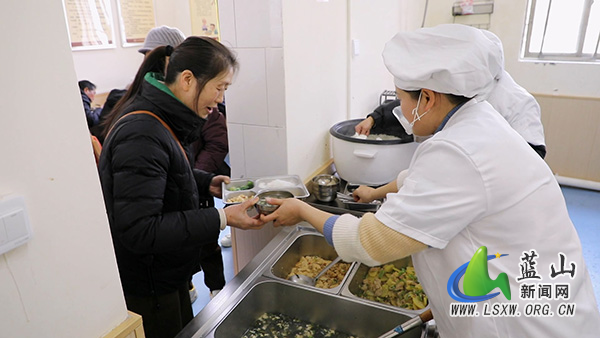 蓝山县老年助餐点 暖胃更暖心.jpg