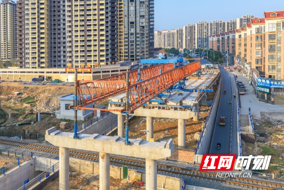 东安县城官田路与湘桂铁路“平改立”施工现场。蔡小平摄3.jpg