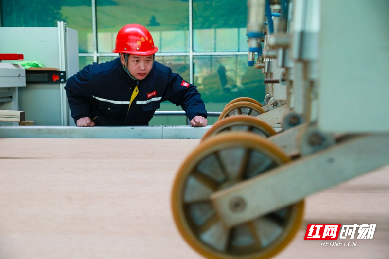 湖南新田:开足马力忙生产 力争新年“开门红”10_.jpg