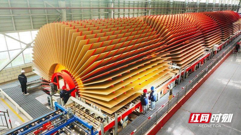 湖南新田:开足马力忙生产 力争新年“开门红”01_.jpg