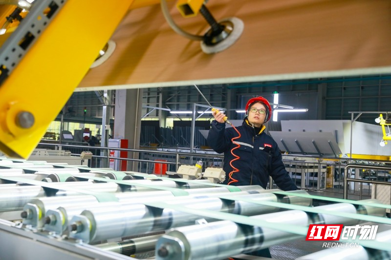 湖南新田:开足马力忙生产 力争新年“开门红”08_.jpg