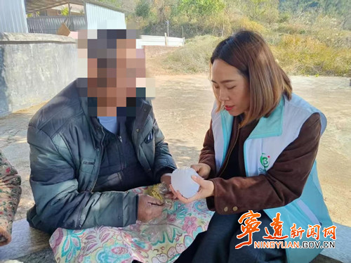 宁远县冷水镇:巧手制艾锤 情暖康复者_副本_副本500.jpg 宁远县冷水镇:巧手制艾锤 情暖康复者_副本_副本500.jpg