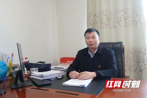 水东镇党委书记向俊2.jpg 水东镇党委书记向俊2.jpg