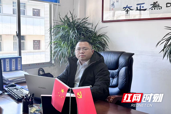 三江镇党委书记肖煜中.jpg 三江镇党委书记肖煜中.jpg