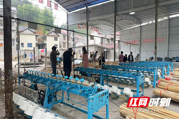 三江镇竹制品生产车间.jpg 三江镇竹制品生产车间.jpg