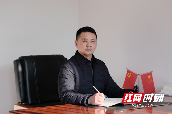 思蒙镇党委书记石志华1.jpg 思蒙镇党委书记石志华1.jpg