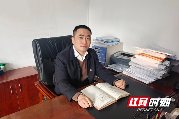 卢峰镇党委书记陈慧平.jpg 卢峰镇党委书记陈慧平.jpg