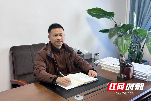 大江口镇党委书记 易长生.jpg 大江口镇党委书记 易长生.jpg