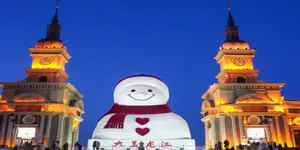 “尔滨”大雪人邂逅蓝调时刻