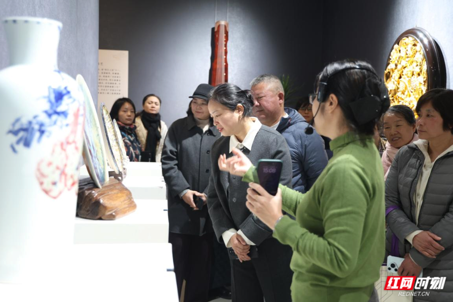 “两情湘粤·全运接棒”广东工艺美术交流展在长沙开幕