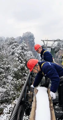 冰雪云雾迎客来，张家界元旦巡检特种设备保安全