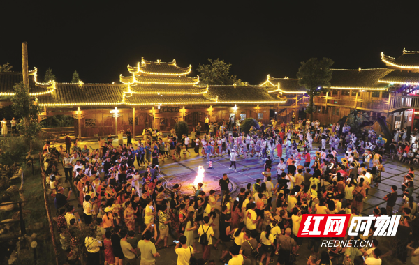 枫香瑶寨篝火晚会.jpg