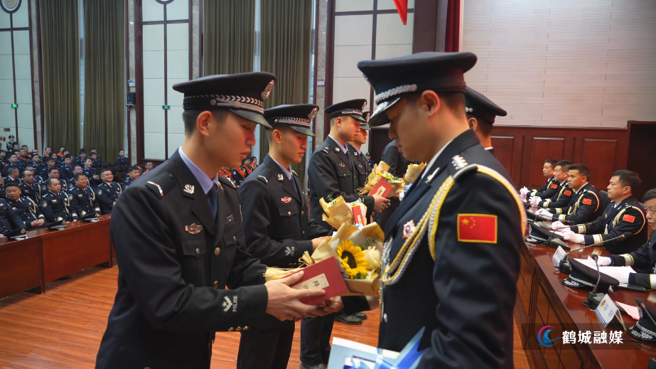 初编鹤城公安：举行荣光与传承奋进新征程荣誉仪式.mp4_20260112_162135.208.jpg
