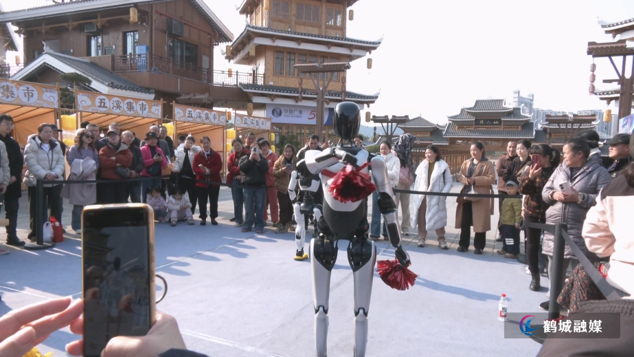 机器人闪亮登场 怀化榆树湾又放大招（半成品）.mp4_20260112_162737.833.jpg