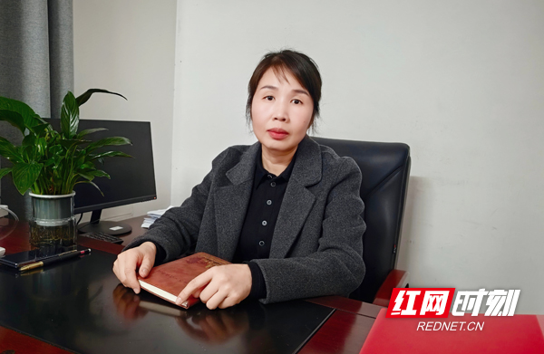 石艳梅.jpg 石艳梅.jpg