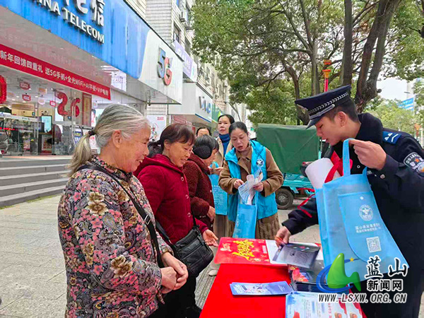 蓝山:警徽映初心 禁毒护平安.jpg 蓝山:警徽映初心 禁毒护平安.jpg
