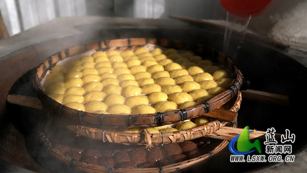 蓝山县毛俊镇西岭头村:冬月至黄腊粑粑又飘香1.jpg 蓝山县毛俊镇西岭头村:冬月至黄腊粑粑又飘香1.jpg